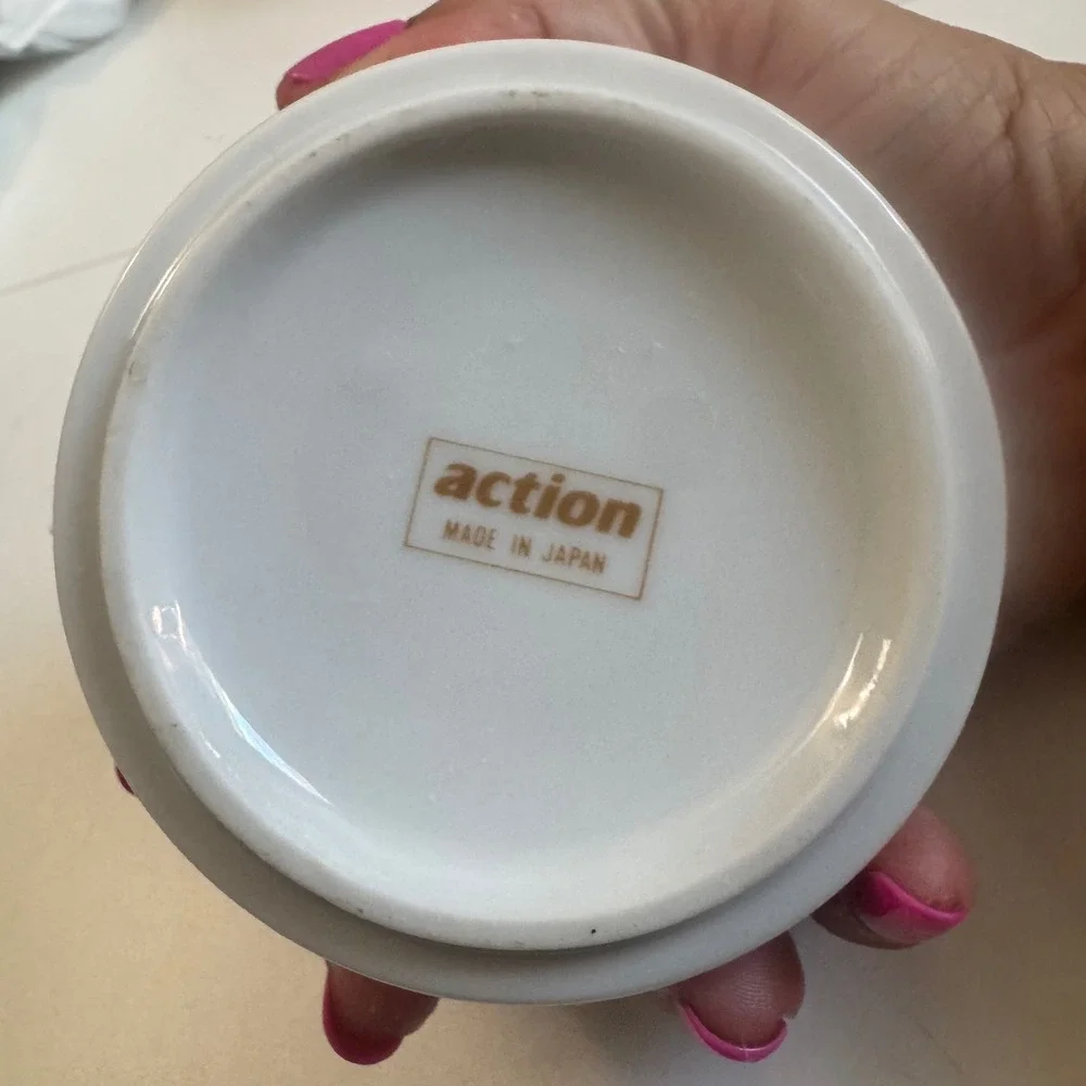 Action Japan Porcelain Trinket Box Hummingbird Iris Gold Trim Jewelry Dish 1980s